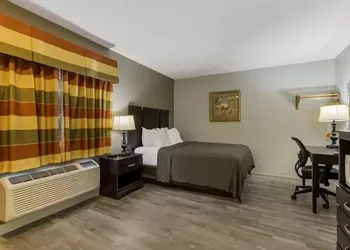 Econo Lodge Inn & Suites Yankton hotel thumbnail 6