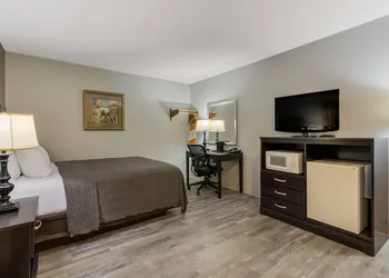 Econo Lodge Inn & Suites Yankton hotel thumbnail 8