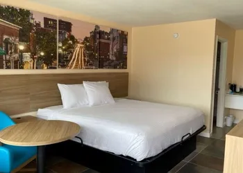 Days Inn by Wyndham Branson near Theatre District hotel thumbnail 7