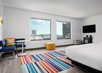 Aloft Kansas City Country Club Plaza hotel thumbnail 5