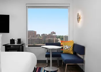 Aloft Kansas City Country Club Plaza hotel thumbnail 6