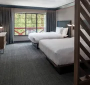 Courtyard By Marriott Olympia hotel detail image 7