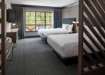 Courtyard By Marriott Olympia hotel thumbnail 7