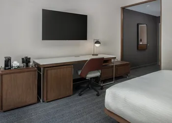 Courtyard By Marriott Olympia hotel thumbnail 8