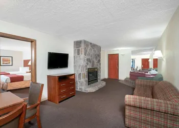 Days Inn By Wyndham Pigeon Forge South hotel thumbnail 6