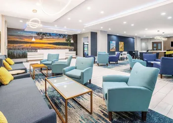 La Quinta Inn & Suites by Wyndham Valdosta hotel thumbnail 2