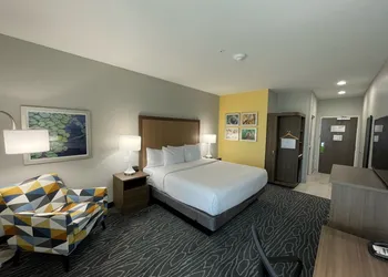 La Quinta Inn & Suites by Wyndham Valdosta hotel thumbnail 7