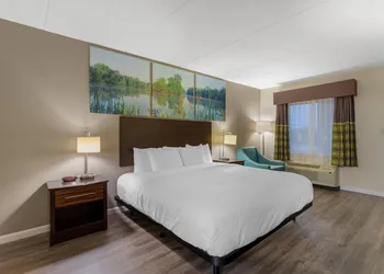 Clarion Pointe Kimball hotel thumbnail 8