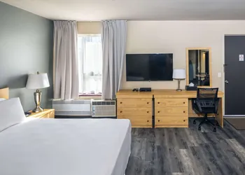 Econo Lodge hotel thumbnail 6