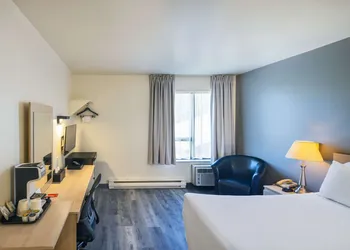 Econo Lodge hotel thumbnail 8