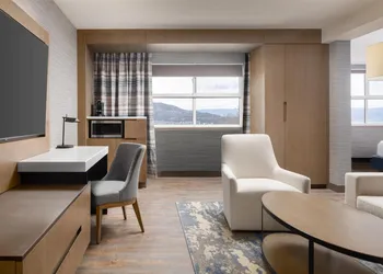 DoubleTree by Hilton West Kelowna hotel thumbnail 4