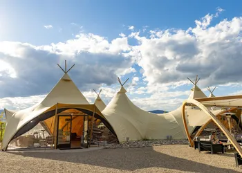 Under Canvas North Yellowstone hotel thumbnail 3