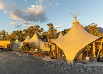 Under Canvas North Yellowstone hotel thumbnail 4