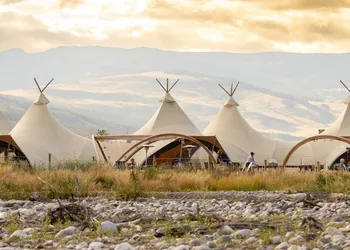 Under Canvas North Yellowstone hotel thumbnail 6