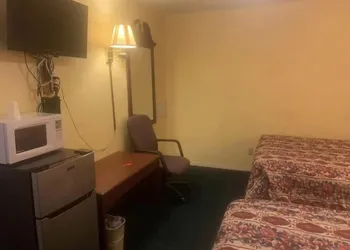 Economy INN poteau hotel thumbnail 4