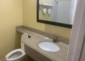 Economy INN poteau hotel thumbnail 5