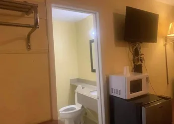 Economy INN poteau hotel thumbnail 6