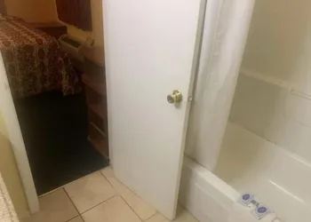 Economy INN poteau hotel thumbnail 7