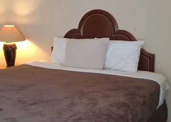 Comanche inn hotel thumbnail 7