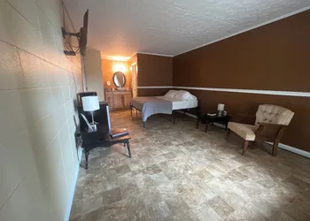 Falls of Rough Motel hotel thumbnail 4