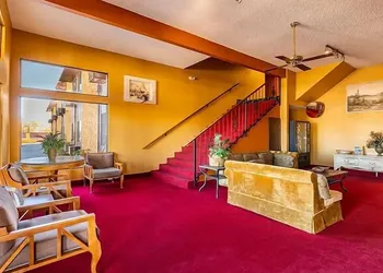 Sun Valley Suites hotel thumbnail 2