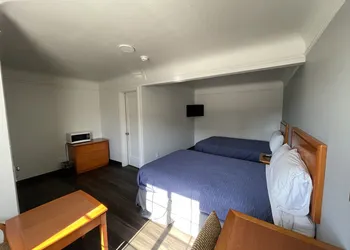 Holiday Motel hotel thumbnail 4
