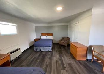 Holiday Motel hotel thumbnail 6