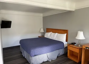 Holiday Motel hotel thumbnail 7