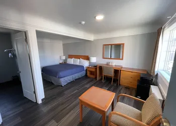 Holiday Motel hotel thumbnail 8