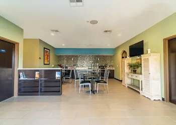 Moulton Inn & Suites By OYO Near Shiner TX hotel thumbnail 4