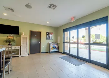 Moulton Inn & Suites By OYO Near Shiner TX hotel thumbnail 6