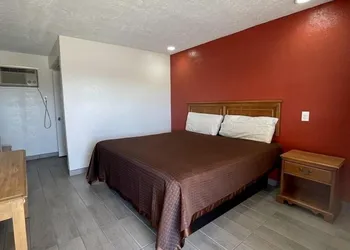 Red River Inn hotel thumbnail 2