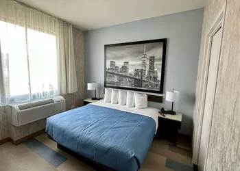 Super 8 By Wyndham Brooklyn Pennsylvania Ave hotel thumbnail 6