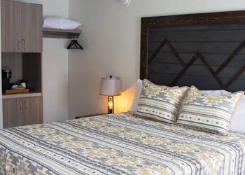 Pine Lodge hotel thumbnail 3