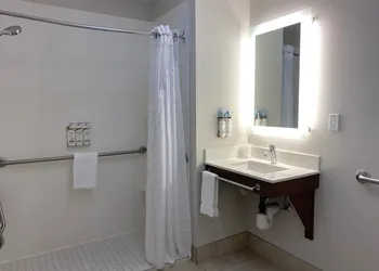 Holiday Inn Express & Suites Courtenay - Comox by IHG hotel thumbnail 5