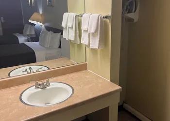 Richland Inn hotel thumbnail 8