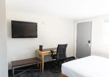 Econo Inn hotel thumbnail 4