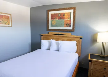 Econo Inn hotel thumbnail 6