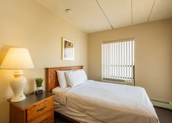 Tahiti Inn hotel thumbnail 5