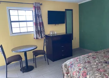 Capri motel hotel thumbnail 2