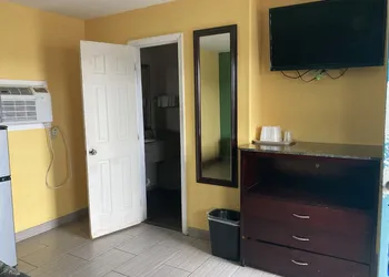 Capri motel hotel thumbnail 5