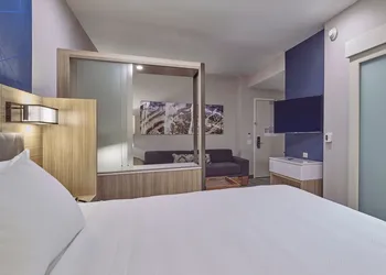 Springhill Suites By Marriott Medford Airport hotel thumbnail 7