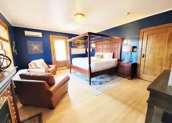 Historic GG Barnum Mansion by Heirloom Boutique Collection hotel thumbnail 5