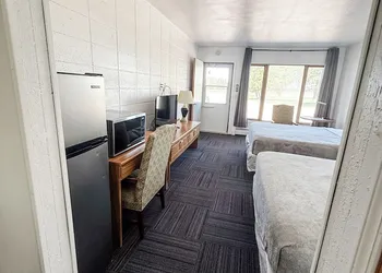 Superior Stays hotel thumbnail 8
