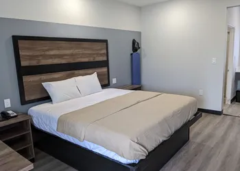 Captain Suites hotel thumbnail 2