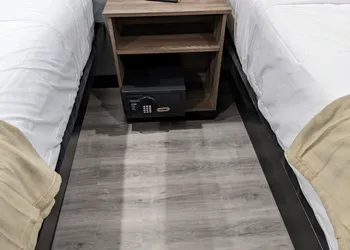Captain Suites hotel thumbnail 6