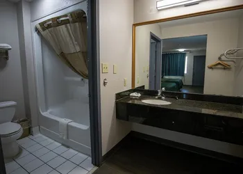 Deluxe Inn & Suites Morgan City hotel thumbnail 7