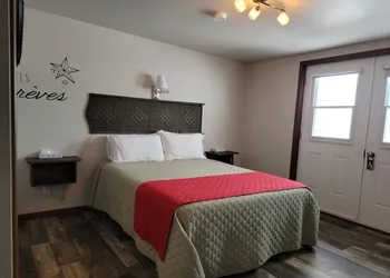 Motel Au Bord de l'eau hotel thumbnail 2