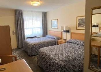 Red Dog Inn hotel thumbnail 3