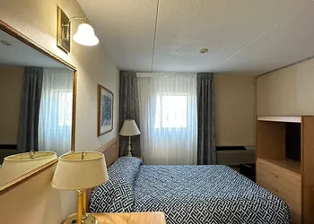 Red Dog Inn hotel thumbnail 6